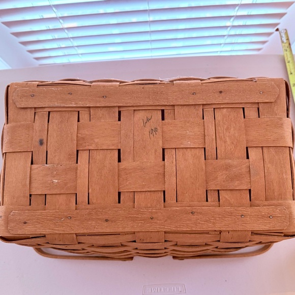 1990 Longaberger Large Market Basket w/ Swing Handles Signed 16”x11.5”x9” Charm - Picture 12 of 16